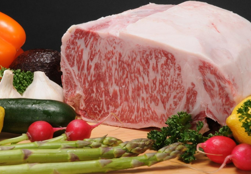Đến Nhật Bản ăn món thịt bò vân đá