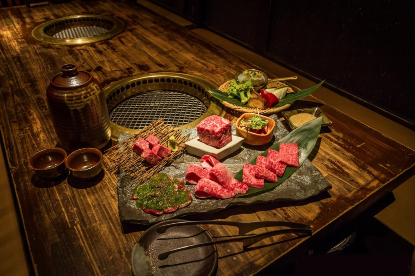 Đến Nhật Bản ăn món thịt bò vân đá