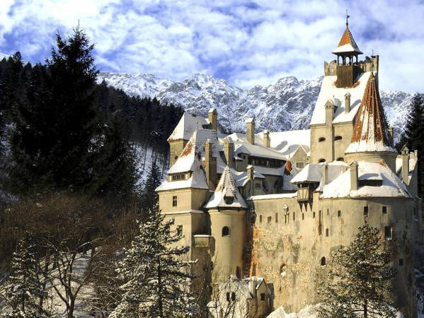 lâu đài alnwick, lâu đài himeji, lâu đài hohenzollern, 10 lâu đài cổ xa hoa và huyền ảo nhất trên thế giới