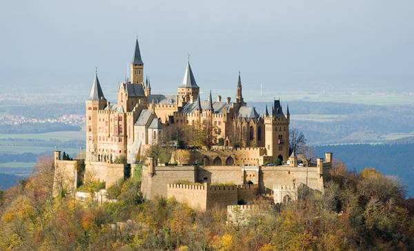 lâu đài alnwick, lâu đài himeji, lâu đài hohenzollern, 10 lâu đài cổ xa hoa và huyền ảo nhất trên thế giới