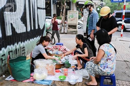 Năm quán vỉa hè lâu đời đông khách ở Hà Nội