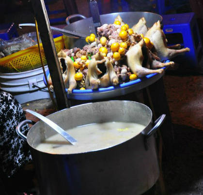 Quán ăn ở Đà Lạt bị khách nước ngoài tố ‘tính thừa tiền’