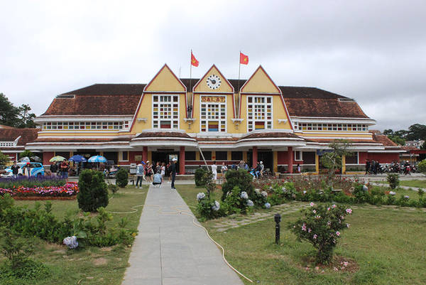 Những dịch vụ hút khách ở ga xe lửa cổ nhất Đông Dương