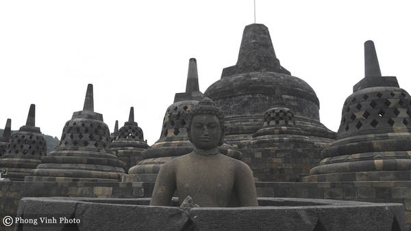 du lịch indonesia, khách sạn indonesia, kinh nghiệm đi indonesia, hơn 50 tượng không đầu ở đền phật giáo lớn nhất thế giới