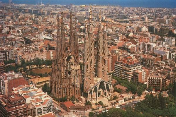 Nhà thờ Sagrada Familia – kiệt tác của kẻ điên hay thiên tài?
