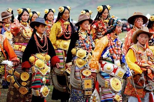tây tạng, bộ tộc giàu có và chuyên khoe trang sức ở tây tạng