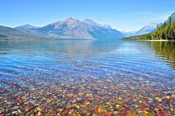 công viên glacier, du lịch mỹ, hồ mcdonald, điểm đến mỹ, hồ nước chứa hàng triệu viên sỏi 7 sắc cầu vồng