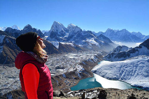 Khát khao của người bán mạng vác đồ cho khách leo Everest