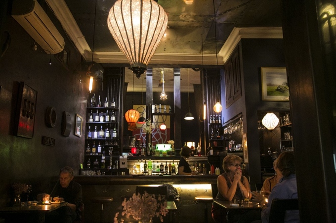 6 quán bar thu hút đông khách Tây ở Hà Nội