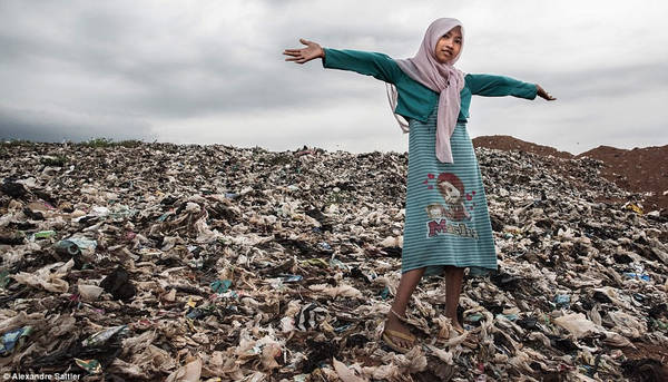 Cuộc sống mưu sinh ở bãi rác lớn nhất Đông Nam Á
