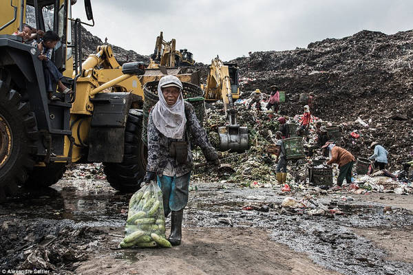 du lịch indonesia, du lịch jakarta, khách sạn indonesia, điểm đến indonesia, cuộc sống mưu sinh ở bãi rác lớn nhất đông nam á
