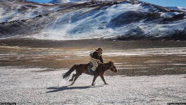 bộ lạc kazakh, mông cổ, chàng trai việt đi săn cùng đại bàng giữa mùa đông mông cổ