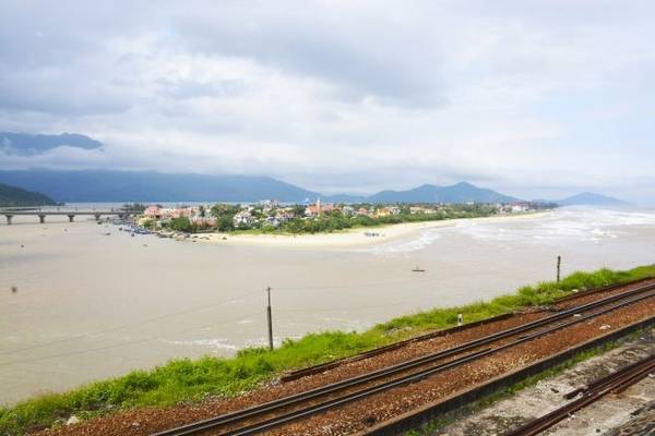 Tàu hỏa xuyên Việt vào top hành trình tàu đẹp nhất châu Á