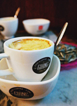 Quán cà phê hàng chục năm tuổi ai đến Hà Nội cũng muốn được thử một lần