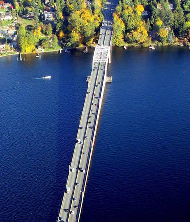 bang seattle, cầu homer hadley, cầu lacey v. murrow, du lịch mỹ, hồ washington, điểm đến mỹ, cây cầu nổi trứ danh của bang seattle