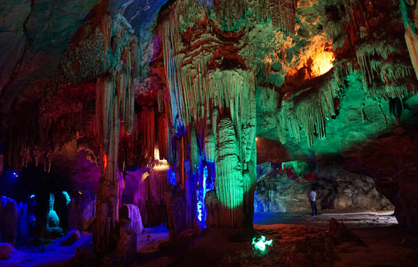 Vẻ đẹp kỳ ảo ở hang động đẹp nhất nhì xứ Thanh