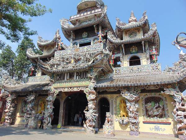 Du lịch Đà Lạt về thăm ngôi chùa giữ 11 kỷ lục Việt Nam