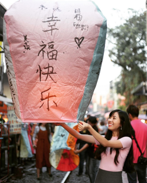 Đến Đài Loan ghé phố cổ Thập Phần trải nghiệm thả đèn trời lãng mạn