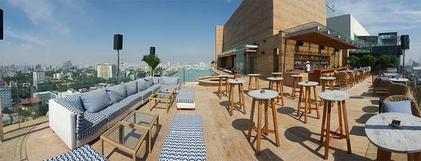 Top 3 Rooftop Pool Bar check-in sống ảo bao lung linh cho giới trẻ