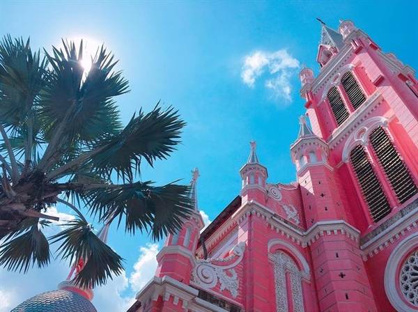 du lịch tphcm, khách sạn tphcm, nhà thờ tân định, sài gòn, chiêm ngưỡng cận cảnh vẻ đẹp của nhà thờ màu hồng ngay giữa lòng sài gòn