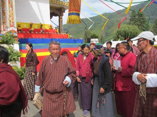 cảnh đẹp bhutan, du lịch bhutan, khám phá bhutan, phượt bhutan, chiếc áo gho độc đáo ở bhutan