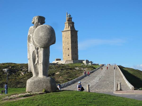 Tower of Hercules – ‘nơi tận cùng trái đất’ trong Huyền Thoại Biển Xanh