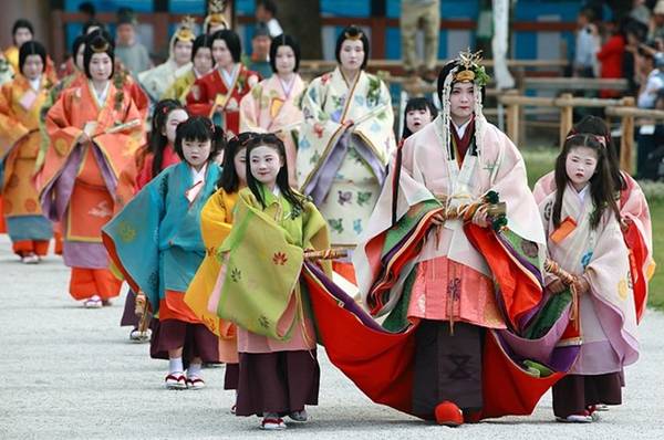 Những lễ hội hút khách bậc nhất ở cố đô xứ Phù Tang