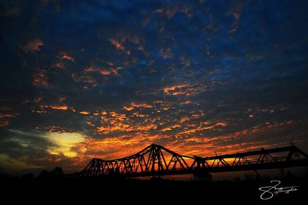 Những khoảnh khắc đẹp bình dị của cầu Long Biên