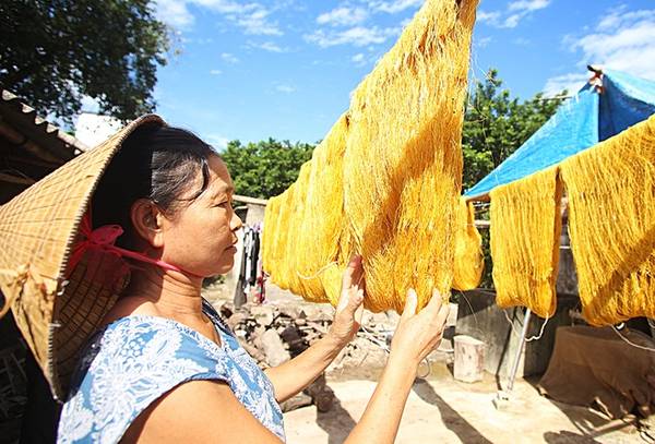 Làng ươm tơ bằng tay nổi tiếng nhất Việt Nam