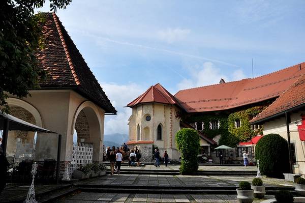 ẩm thực slovenia, du lịch slovenia, khách sạn slovenia, lâu đài bled, slovenia, bled – tòa lâu đài cổ nhất slovenia