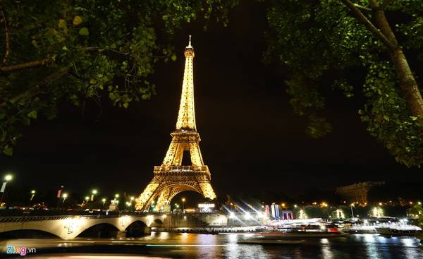 bảo tàng louvre, du lịch paris, du lịch pháp, nhà thờ đức bà, tòa thị chính, điểm đến paris, những điểm du lịch không thể bỏ qua khi bạn tới paris