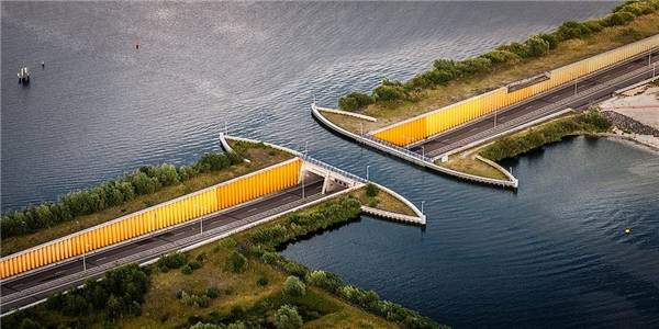 Ngất ngây trước vẻ đẹp khó cưỡng của chiếc cầu nước ở Hà Lan