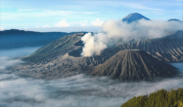 du lịch indonesia, khách sạn bali, khach san bali gia re, khách sạn indonesia, núi lửa bromo, núi lửa ijen, trekking, trekking núi lửa, ở ngay gần việt nam thôi, bạn có thể trải nghiệm cảm giác “săn mây trên đỉnh núi lửa”!
