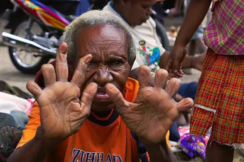 bộ tộc dani, du lịch indonesia, khách sạn bali, khach san bali gia re, khách sạn indonesia, nơi người dân cắt ngón tay để thể hiện nỗi buồn