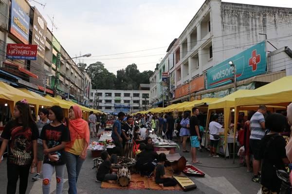 du lịch krabi, khách sạn bangkok, thiên đường ăn vặt ở chợ đêm cuối tuần krabi – thái lan