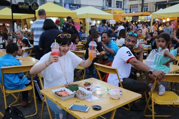 du lịch krabi, khách sạn bangkok, thiên đường ăn vặt ở chợ đêm cuối tuần krabi – thái lan