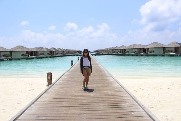 Maldives hút từ dân phượt đến khách hạng sang