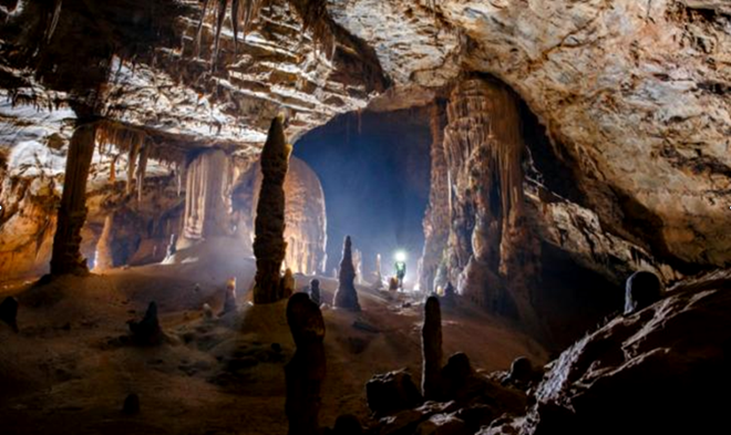 Hành trình thám hiểm hang động triệu năm tuổi ở Phong Nha