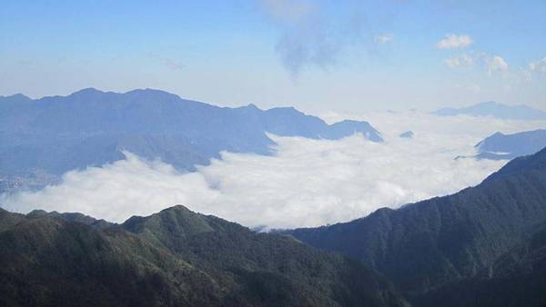 chinh phục fansipan, du lịch sapa, khách sạn sapa, leo fansipan, ngắm mây vờn núi trên đường chinh phục fansipan