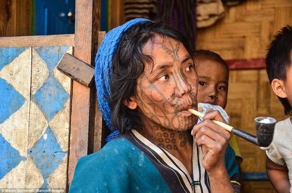 du lịch myanmar, khám phá myanmar, phượt myanmar, tour du lịch myanmar, điểm đến myanmar, bộ tộc phụ nữ càng xăm mặt nhiều càng đẹp