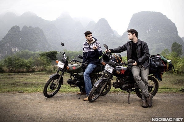 2 chàng trai Thụy Sĩ phượt xuyên Việt bằng xe máy suốt 4 tuần