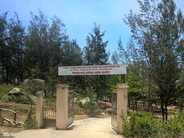 Hải đăng Hòn Nước – điểm đến ‘siêu hoang sơ’ cho dân mê phượt ở Bình Định