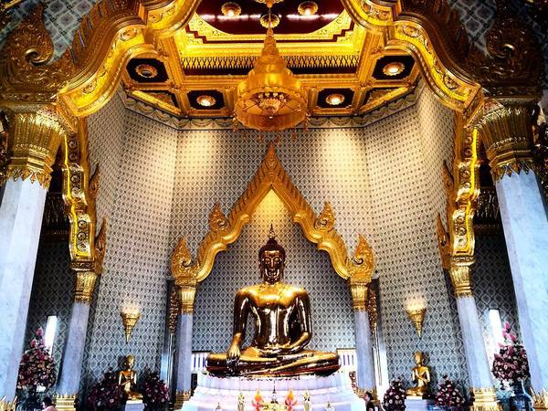 chùa wat traimit, du lịch bangkok, ngôi chùa ở bangkok, tour bangkok, điểm đến bangkok, đội bóng leicester, cận cảnh chùa phật vàng ở bangkok nơi có nhà sư làm lễ cho leicester vô địch