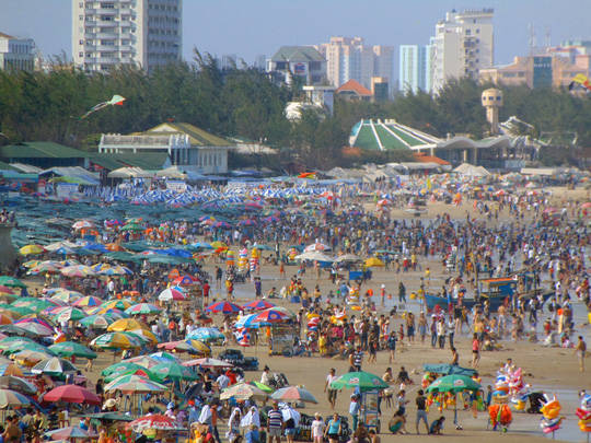 Cấm du khách tổ chức ăn nhậu tại bãi biển Vũng Tàu