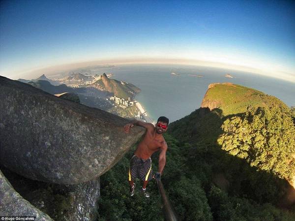 chụp selfie, du lịch brazil, núi pedra da gavea, điểm chụp selfie nguy hiểm bậc nhất thế giới