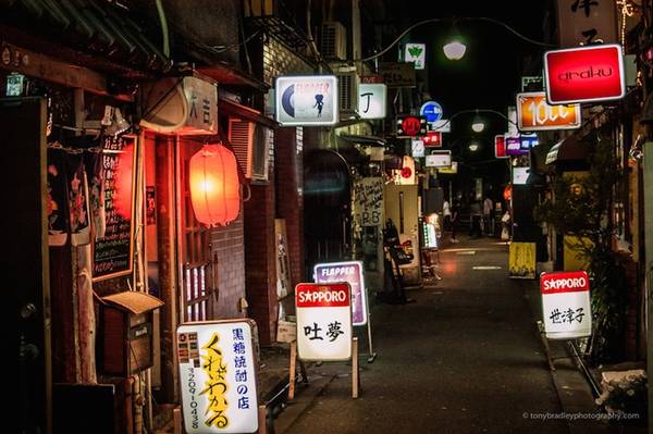 du lịch tokyo, khu shinjuku, nhật bản, cuộc sống lộng lẫy về đêm tại trung tâm ăn chơi của tokyo