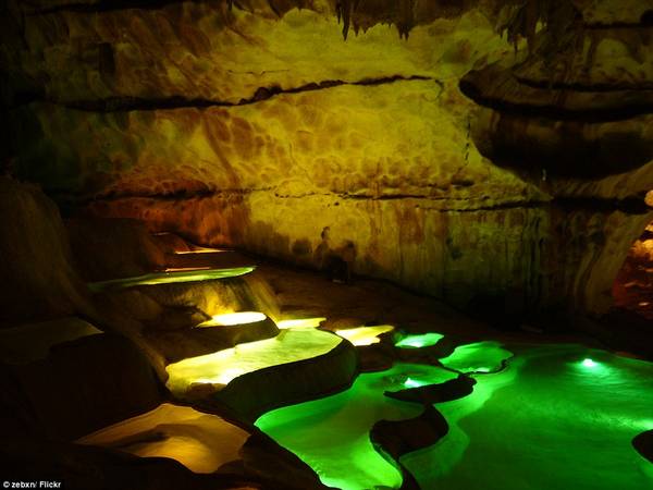 du lịch pháp, khách sạn, vẻ đẹp tuyệt mỹ của hồ trong hang động ở pháp