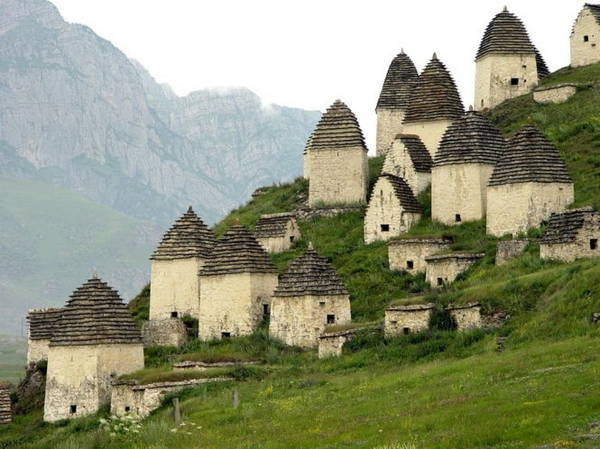 Khám phá Dargavs – ngôi làng ma bí ẩn ở Nga