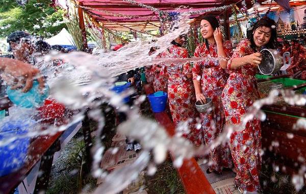 khách sạn bangkok, té nước, tour giá rẻ, tour thái lan, rủ nhau du lịch thái lan tham gia lễ hội té nước songkran 2016