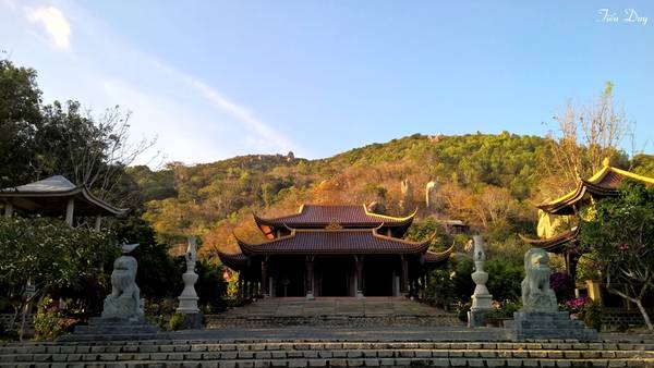 Vẻ đẹp của Thiền viện Trúc Lâm Chân Nguyên những ngày cuối năm